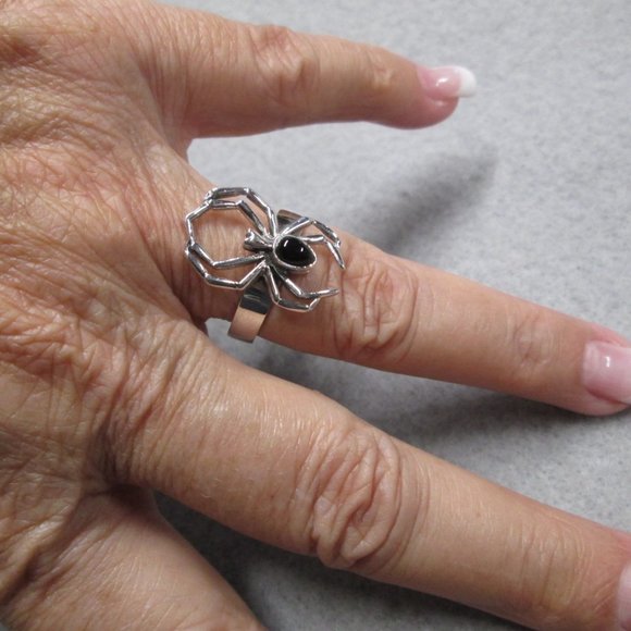 925 Sterling Silver SPIDER Ring with Black ONYX Stone> Crawling Arachnid Ring - Picture 3 of 5